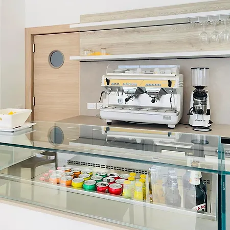 Capinera מלון דירות 4*