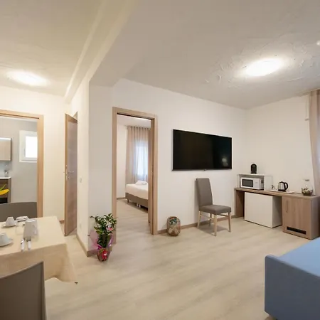 מלון דירות Capinera קאורלה