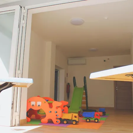 Capinera מלון דירות קאורלה